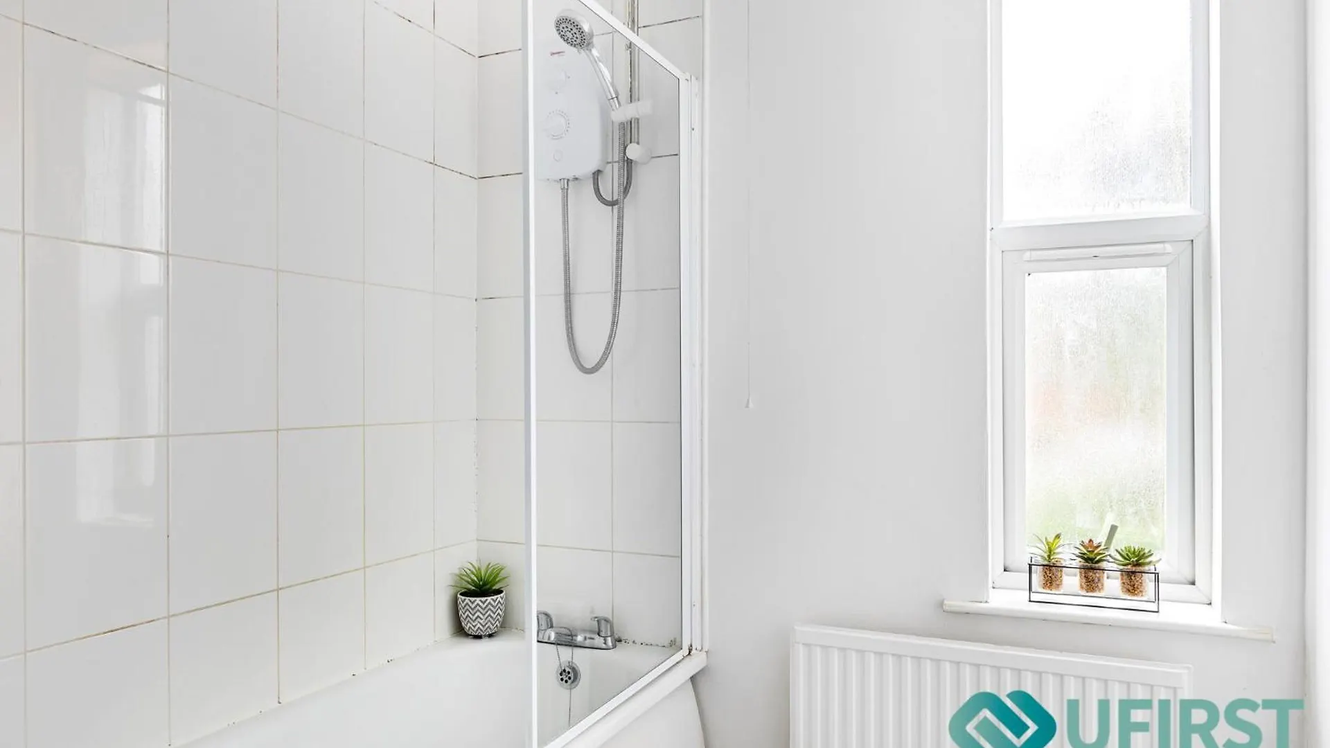 Spacious 4 Bedroom Home - City Centre, Forest Rec, Arboretum & Hyson Green Market - Sleeps 8 Nottingham