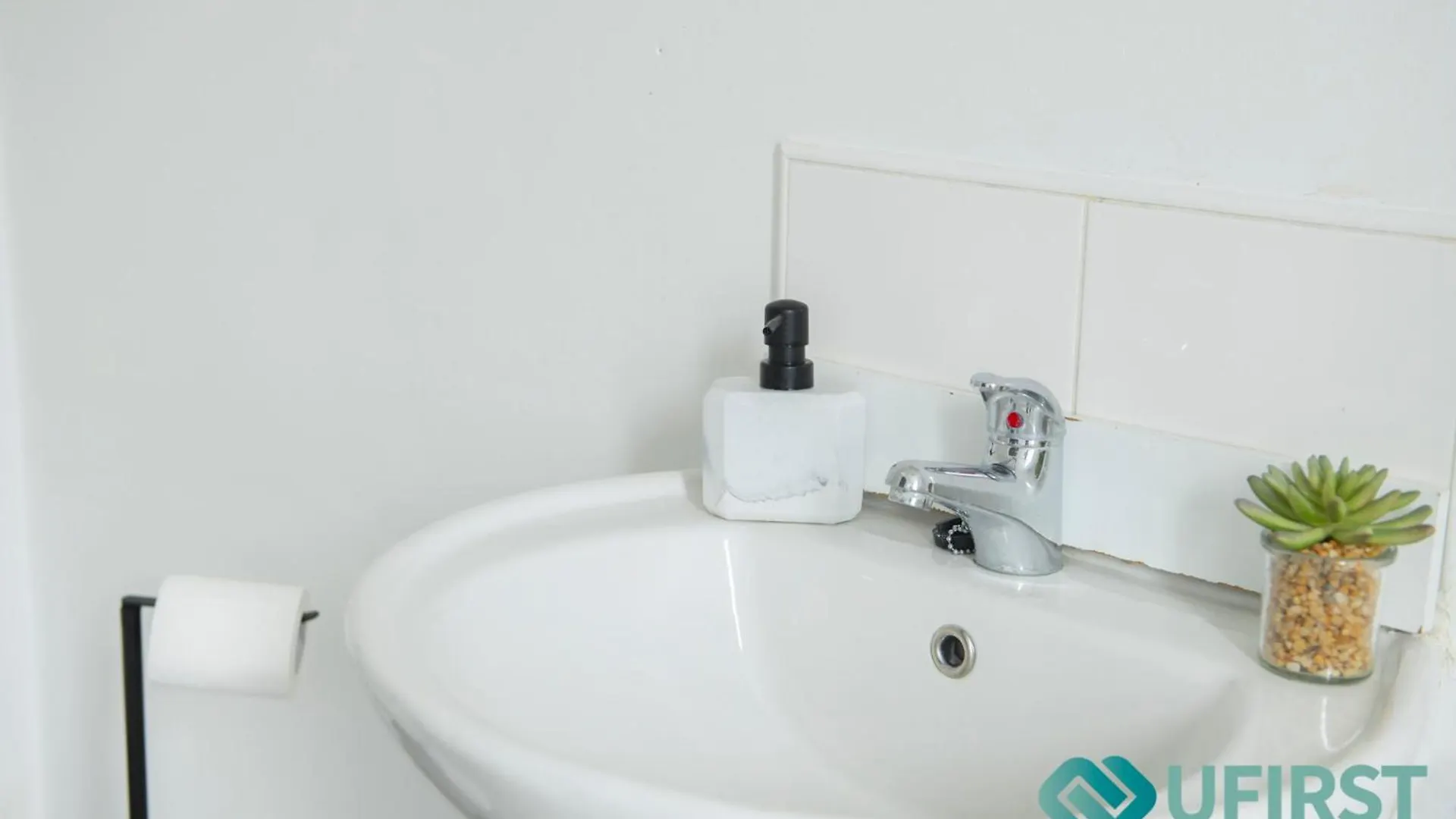 Apartment Spacious 4 Bedroom Home - City Centre, Forest Rec, Arboretum & Hyson Green Market - Sleeps 8 Nottingham